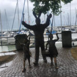 Figur Seehas mit Kindern in Friedrichshafen